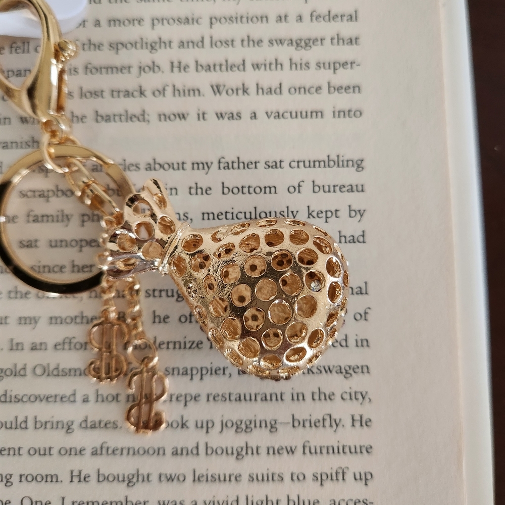 Sparkling Rhinestone Pale Purple Money Bag Keychain & Purse Charm.- Gold Tone - Picture 3 of 5